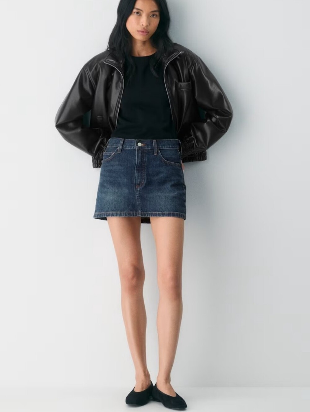 New With Tags- Aritzia 90's Ricci Denim Mini Skirt- Size 30